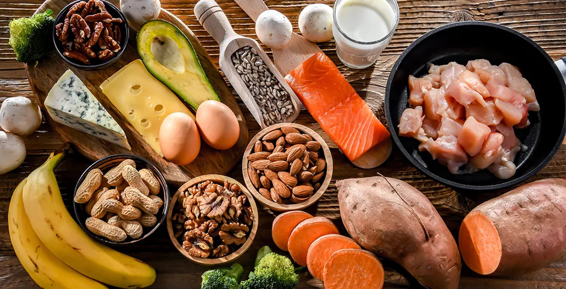 An image showing a pregnant woman eating healthy food.